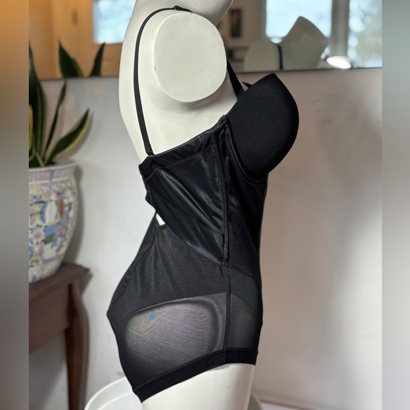 Maidenform Women's Firm Control Convertible Body
Shaper Size 36D NWOT Black Mesh - Picture 3 of 5